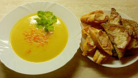 Polévka z řapíkatého celeru