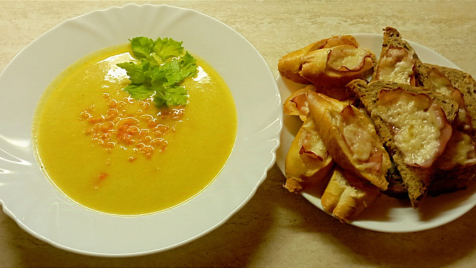 Polévka z řapíkatého celeru