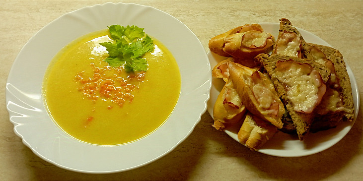 Polévka z řapíkatého celeru