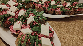 Pomazánka z lučiny a červené řepy