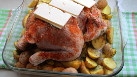 Rozmarýnové kuře na bramborách