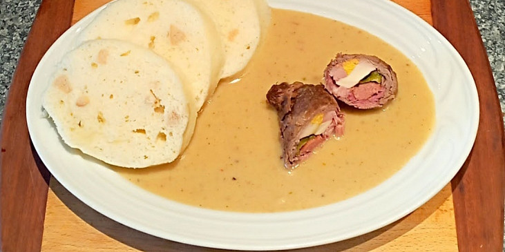 Španělský ptáček s okurkovo-slaninovou omáčkou