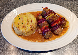 Špízy z mletého masa s nivou