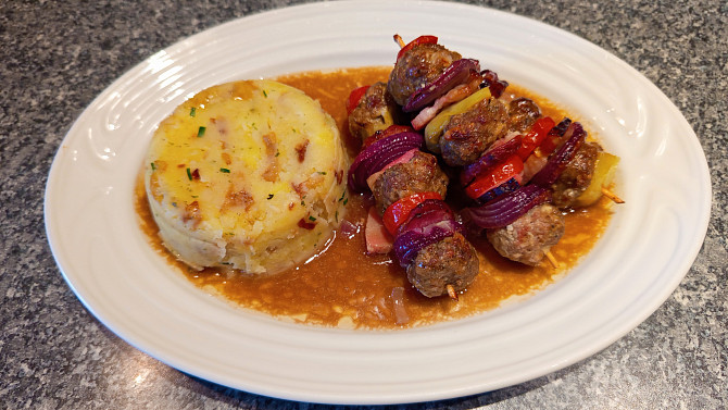 Špízy z mletého masa s nivou