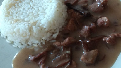 Vepřové kostky na houbách