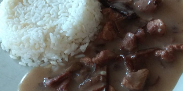 Vepřové kostky na houbách