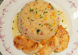 Zeleninový kuskus s kuřecími medailonky