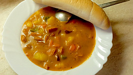 Bramborový guláš s paprikou