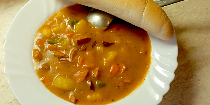 Bramborový guláš s paprikou