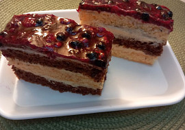 Dvoubarevné řezy  s krémem a ovocem v želatině