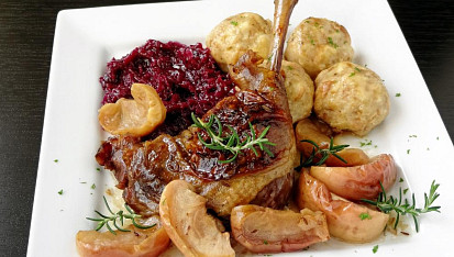 Husí stehna s jablky