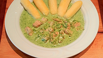 Kuřecí kousky se smetanovým špenátem