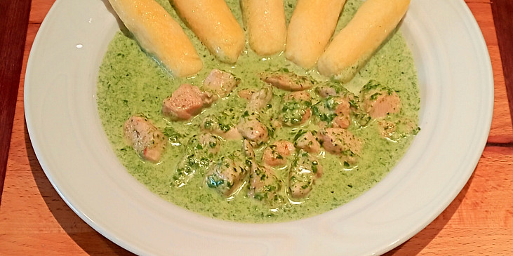 Kuřecí kousky se smetanovým špenátem