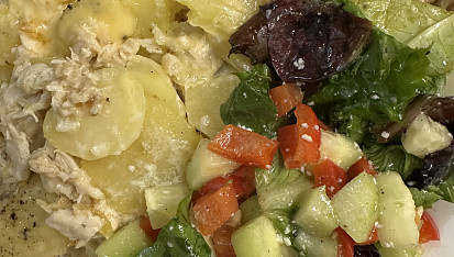 Zapečené brambory se smetanou a kuřecím masem