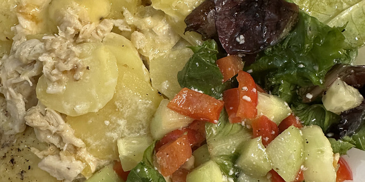 Zapečené brambory se smetanou a kuřecím masem