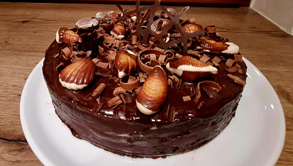 Čokoládový dort z čokolády, Upečeno, děkuji :-)