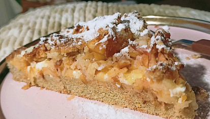 Diabetický koláč s tvarohem, jablky a ořechy