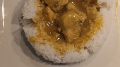 Kuřecí prsíčka s kokosovým mlékem a kari (Kuřecí na kari)