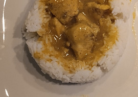 Kuřecí prsíčka s kokosovým mlékem a kari (Kuřecí na kari)