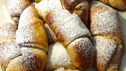 Kynuté rohlíčky s ořechovou nádivkou