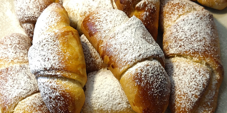 Kynuté rohlíčky s ořechovou nádivkou