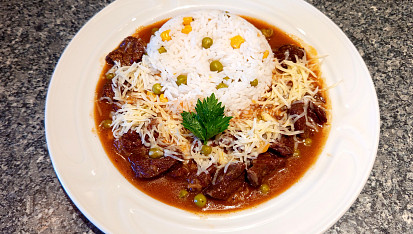 Mexický guláš sypaný sýrem