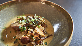 Pečené telecí hrudí s hříbkovou omáčkou podle Honzy Punčocháře