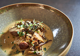 Pečené telecí hrudí s hříbkovou omáčkou podle Honzy Punčocháře