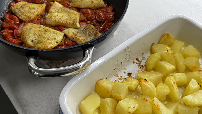 Rybí filet z okouna s pečenými rajčaty