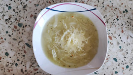 Rychlá cibulačka se sýrem