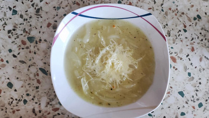 Rychlá cibulačka se sýrem