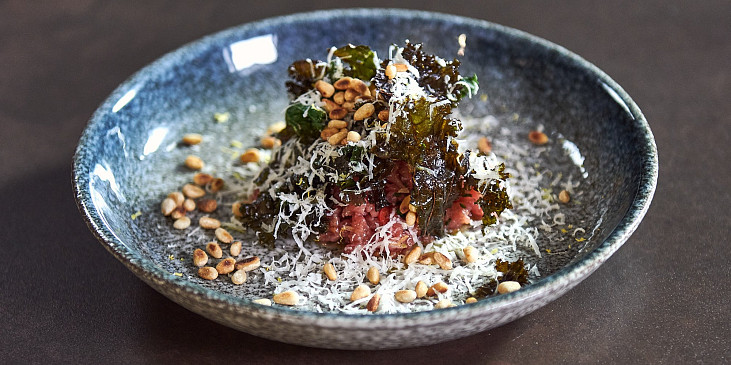 Tatarský biftek s lojovými škvarky podle Honzy Punčocháře