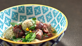 Uzená polévka s drožďovými knedlíčky podle Honzy Punčocháře