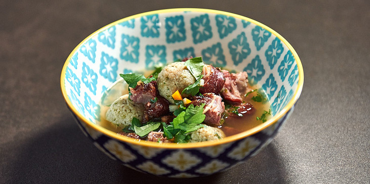 Uzená polévka s drožďovými knedlíčky podle Honzy Punčocháře