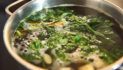 Uzená polévka s drožďovými knedlíčky podle Honzy Punčocháře