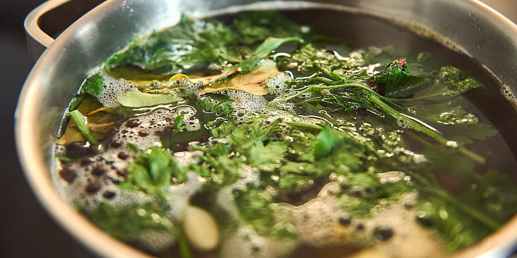 Uzená polévka s drožďovými knedlíčky podle Honzy Punčocháře