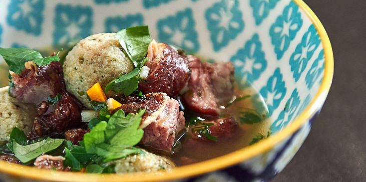 Uzená polévka s drožďovými knedlíčky podle Honzy Punčocháře