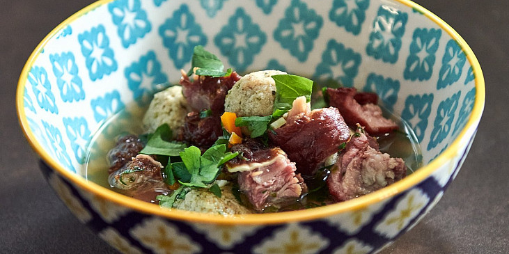 Uzená polévka s drožďovými knedlíčky podle Honzy Punčocháře