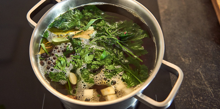 Uzená polévka s drožďovými knedlíčky podle Honzy Punčocháře