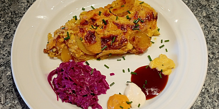 Bramborový koláč "Co dům dá"