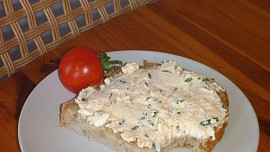 Brynzová pomazánka s česnekem