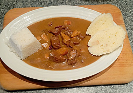 Hovězí krk na houbách