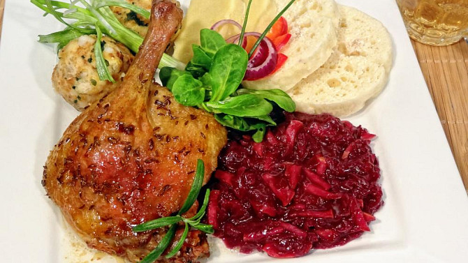 Kachní stehna na česneku