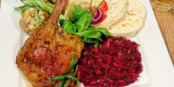 Kachní stehna na česneku