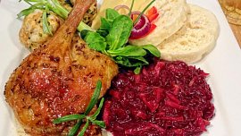 Kachní stehna na česneku