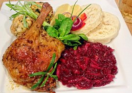 Kachní stehna na česneku