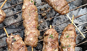 Kebaby z mletého masa na grilu