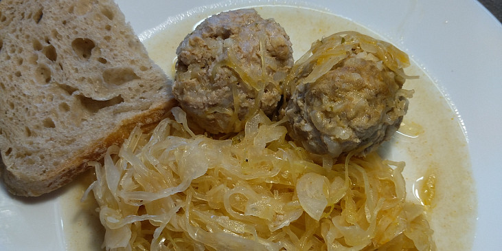 Koule na zelí v pomalém hrnci