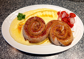 Opečená vinná klobása