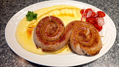 Opečená vinná klobása